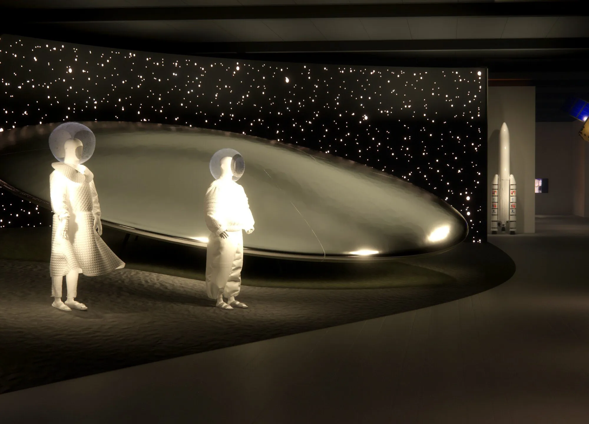 UFO sculpture by Ross Lovegrove, Tripostal de Lille.
